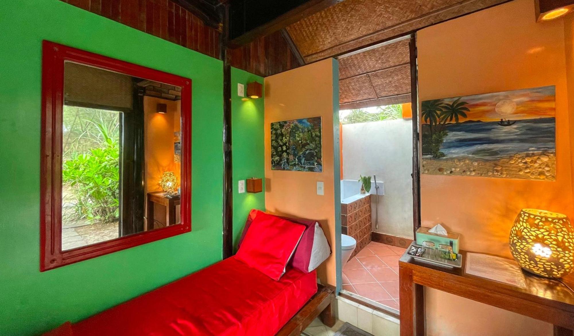 Villa Louise Hue Beach Boutique Hotel Rum bild