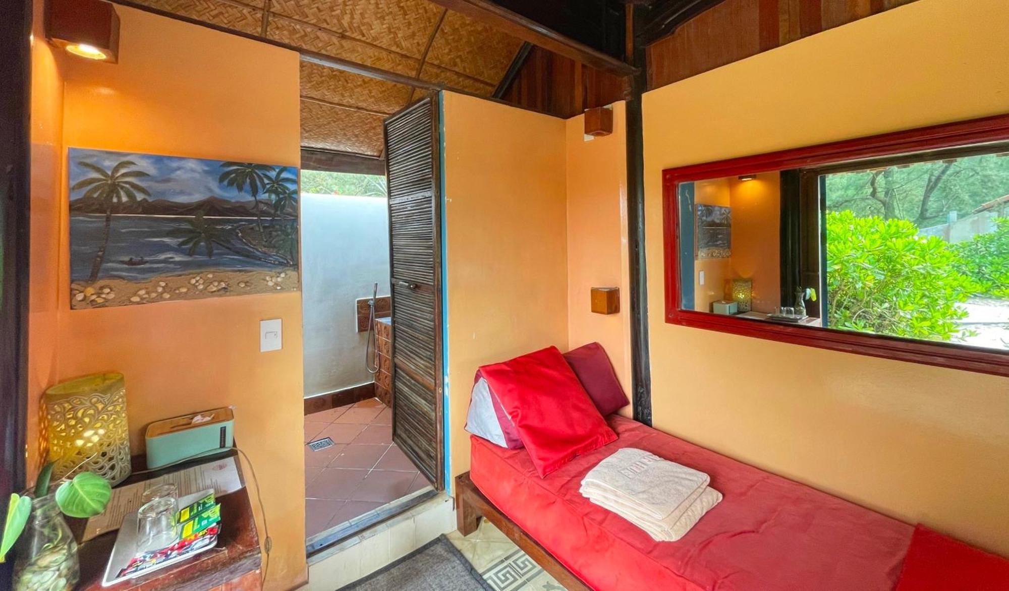 Villa Louise Hue Beach Boutique Hotel Rum bild