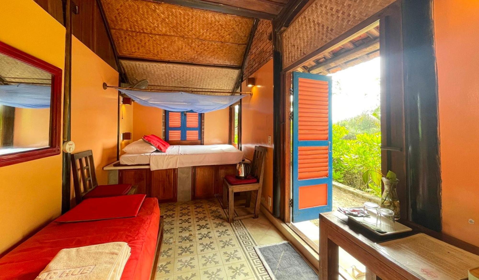 Villa Louise Hue Beach Boutique Hotel Rum bild