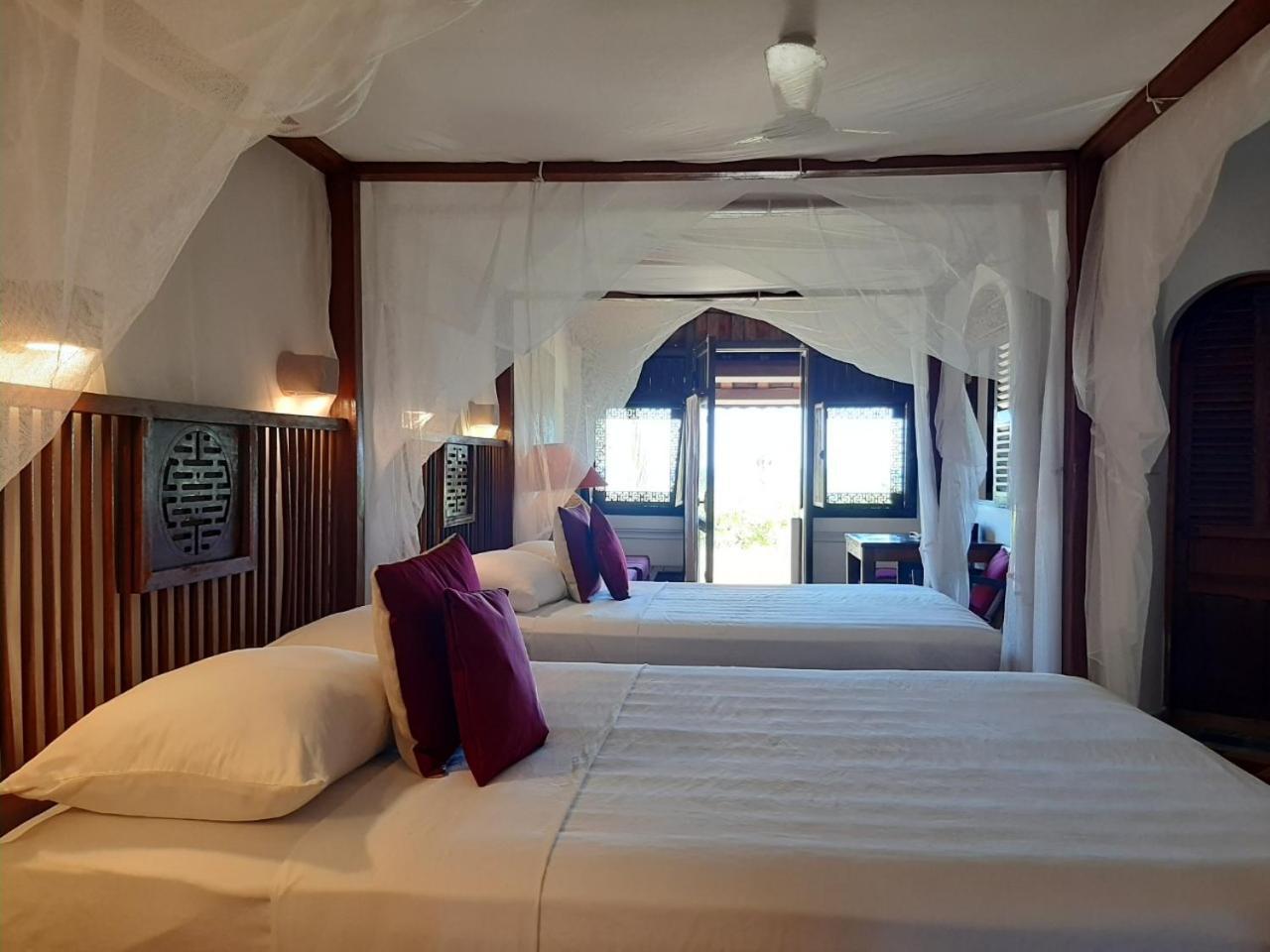 Villa Louise Hue Beach Boutique Hotel Rum bild